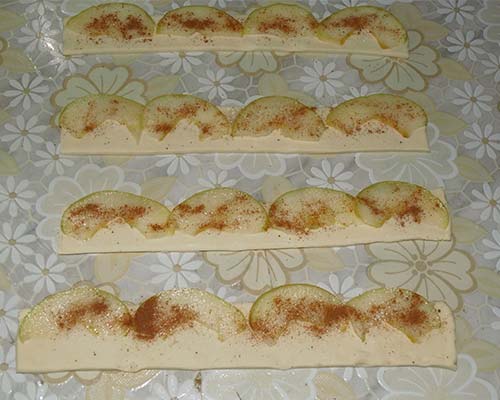 Слоеное тесто с яблоками для розочек