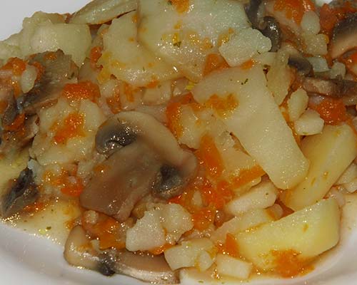 Картошка с грибами и овощами
